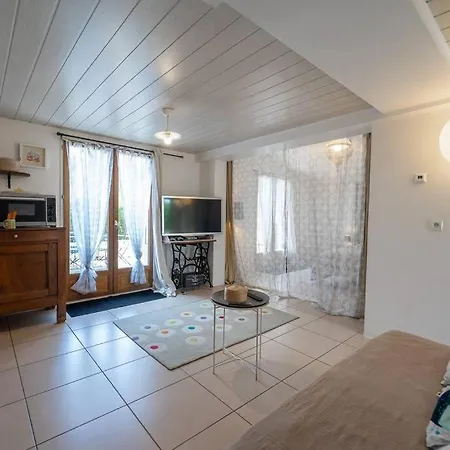 Flat Apartment *